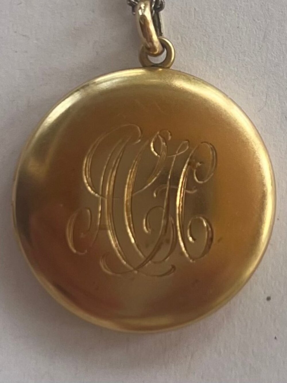 Vintage Gold Locket Marked 14 Engraved/Monogram 7.7g + Chain